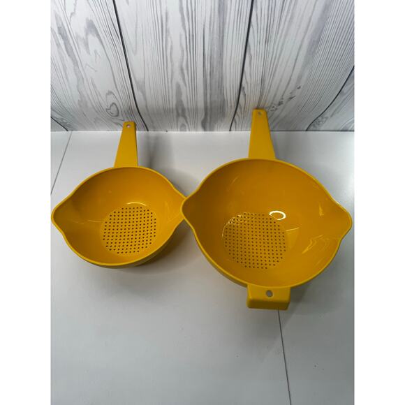 Set Of 2 Vintage Tupperware Classic Colander/Strainer Yellow 1 Quart And 2 Quart - Picture 3 of 7